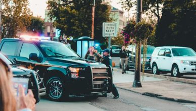 מה עושים כששוטר עוצר אותנו בצד